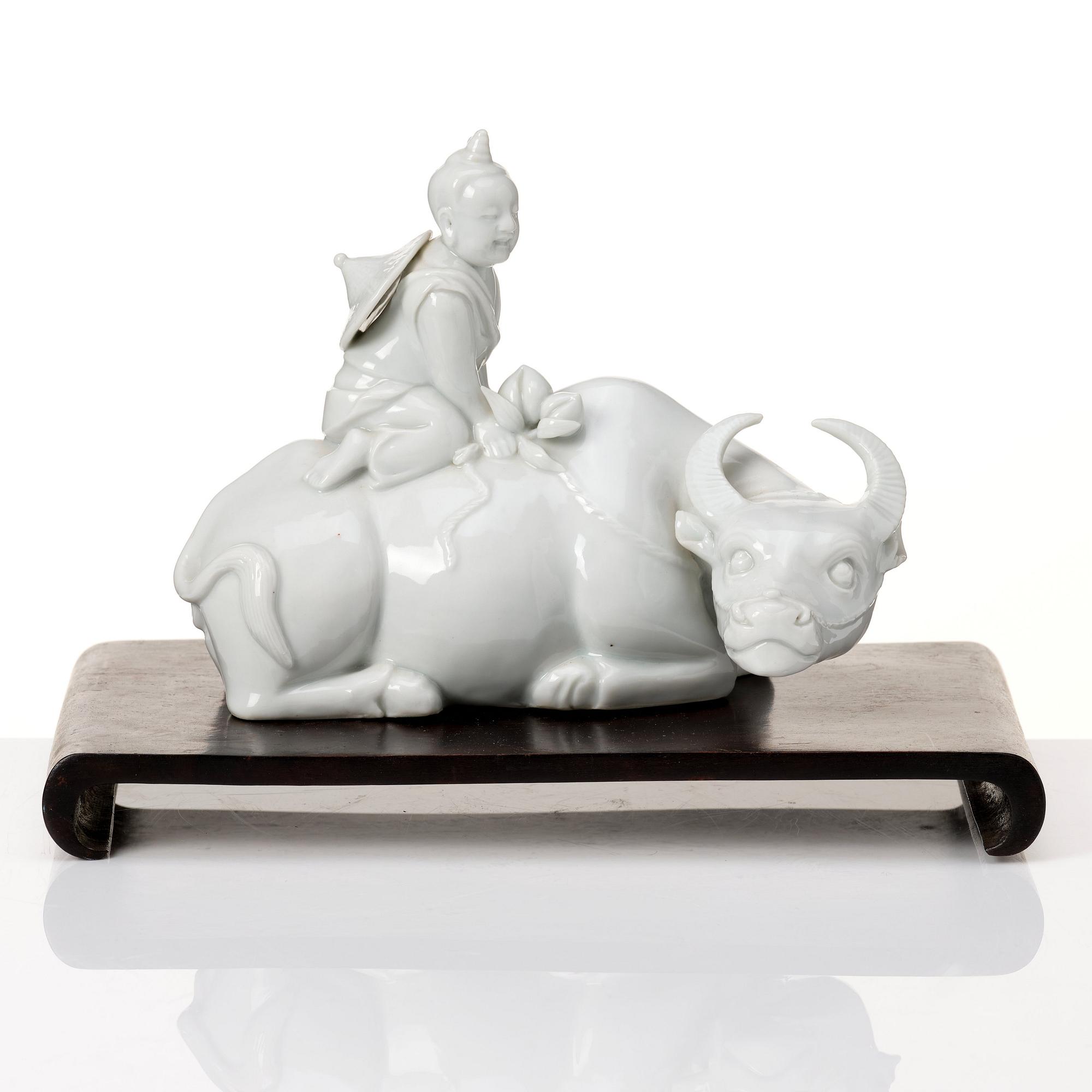 A pair of blanc de chine figurines, Qing dynasty, late Qing dynasty.