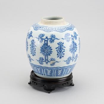 A porcelain jar from the 18th century China.