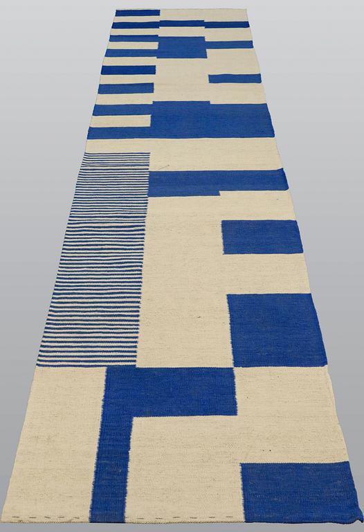 A Kilim runner, modern design, approx. 384 x 83 cm.