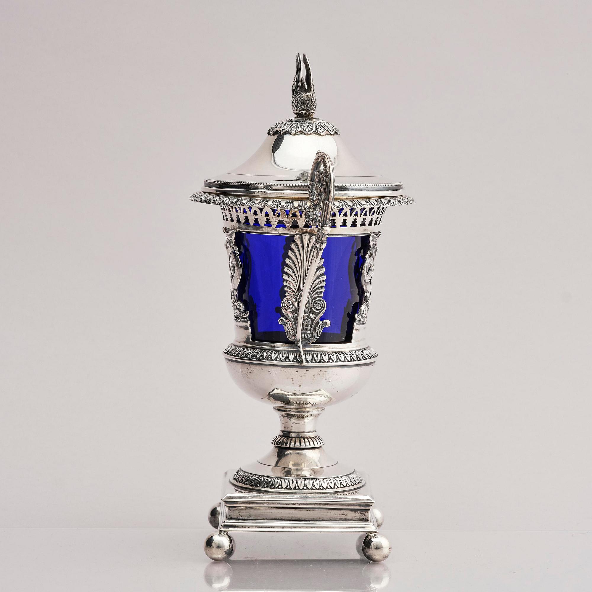 Lockurna, silver med blå glasinsats, Frankrike 1800-talets början.