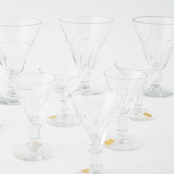 30 pieces of glass from the mid 20th century.