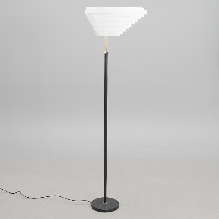 AN "ANGEL WING" FLOOR LAMP, MODEL A 805, Artek, 2000s. Manufacturer's label.