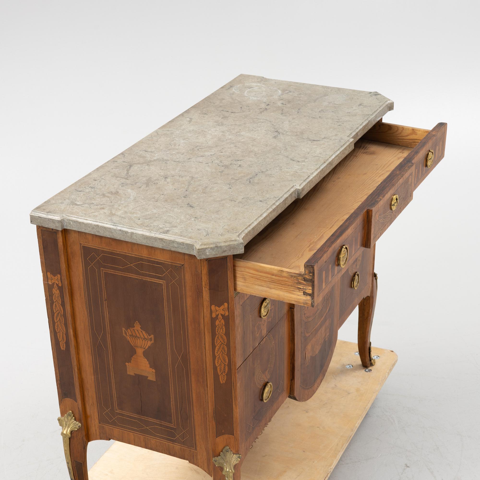 Byrå, Gustaviansk stil, omkring år 1900 med äldre delar.