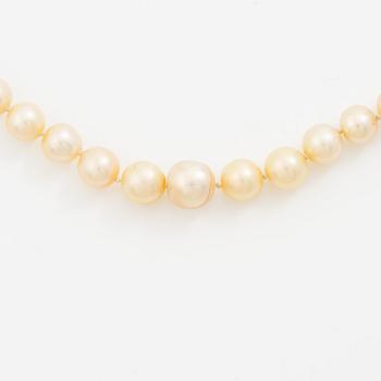 Collier pärlor lås platina med med gammalslipade diamanter.