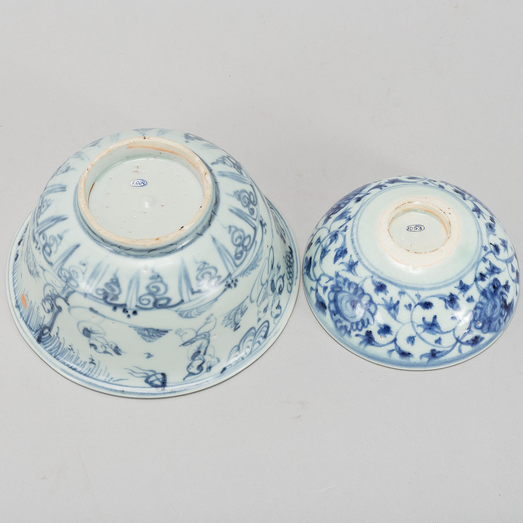 Two blue and white bowls, Ming dynasty, for south east asian market. Seafindings.