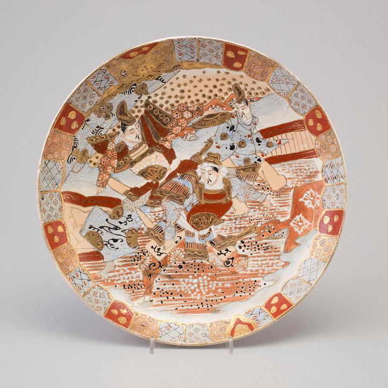 A Japanese Satsuma porcelain dish, ca 1900.