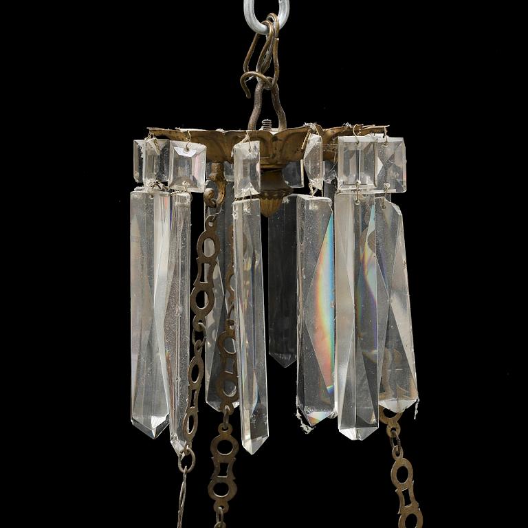 AMPEL, 1860-tal. Nyrokoko, mässing och rött glas.
