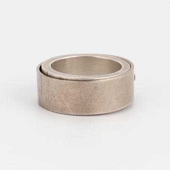 RING, Helena Edman, silver med oslipad diamant.