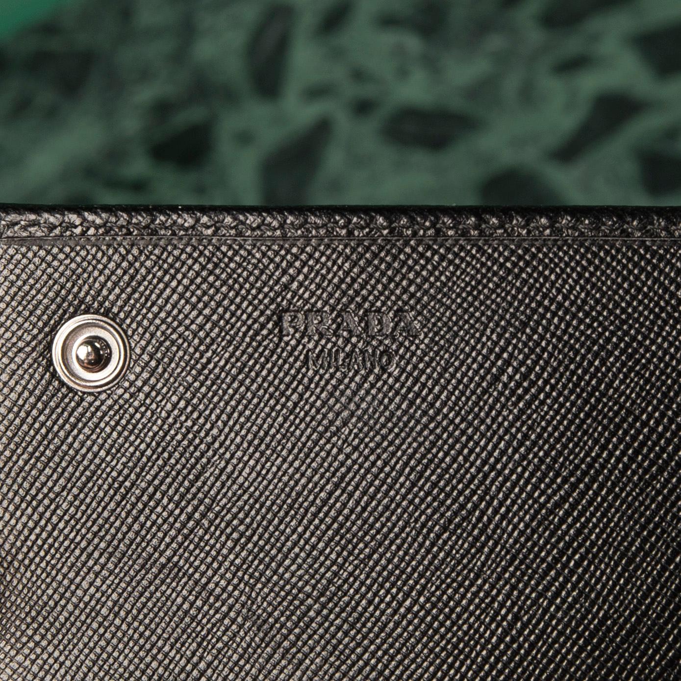 PLÅNBOK, Prada.