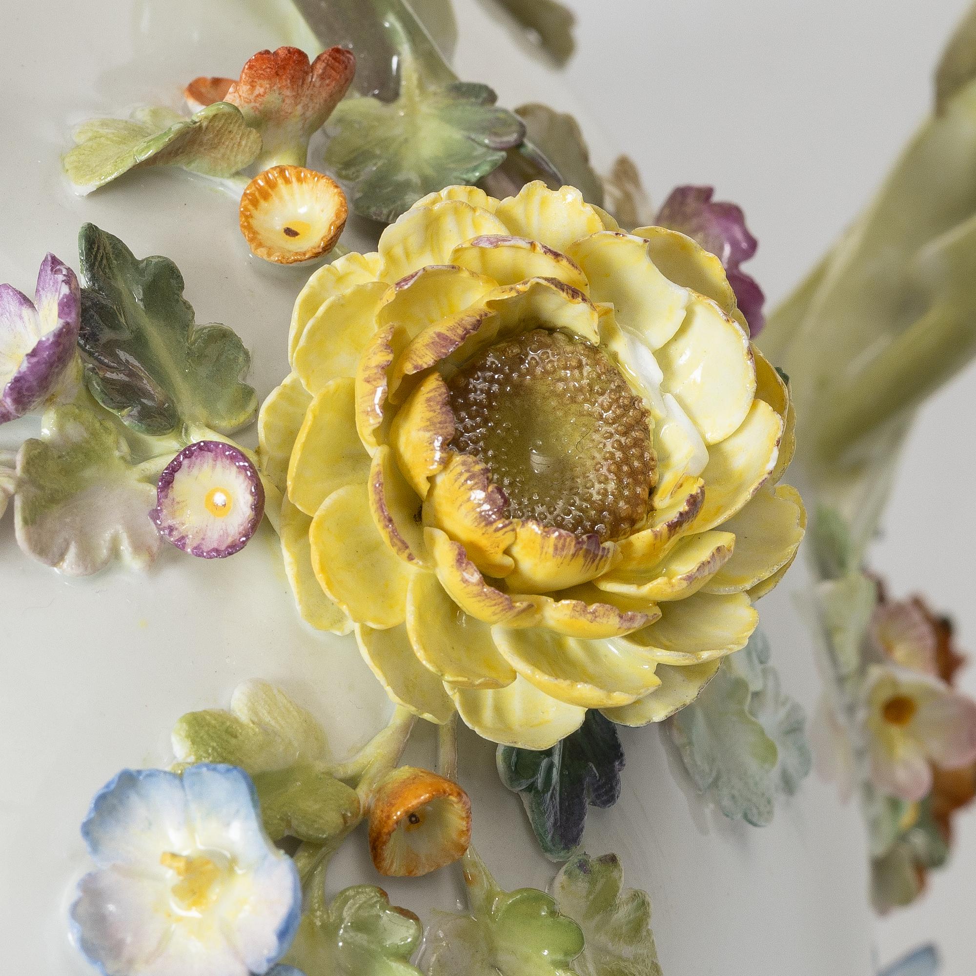 Meissen, a lided porcelain vase, first half of the 20th century.