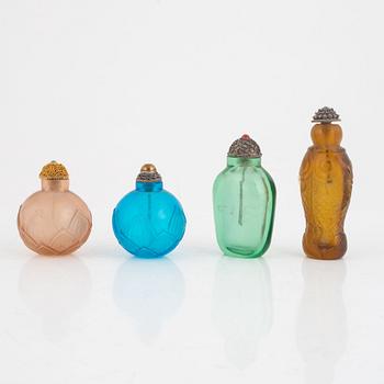 Snusflaskor, fyra stycken, glas. Kina, 1900-tal.