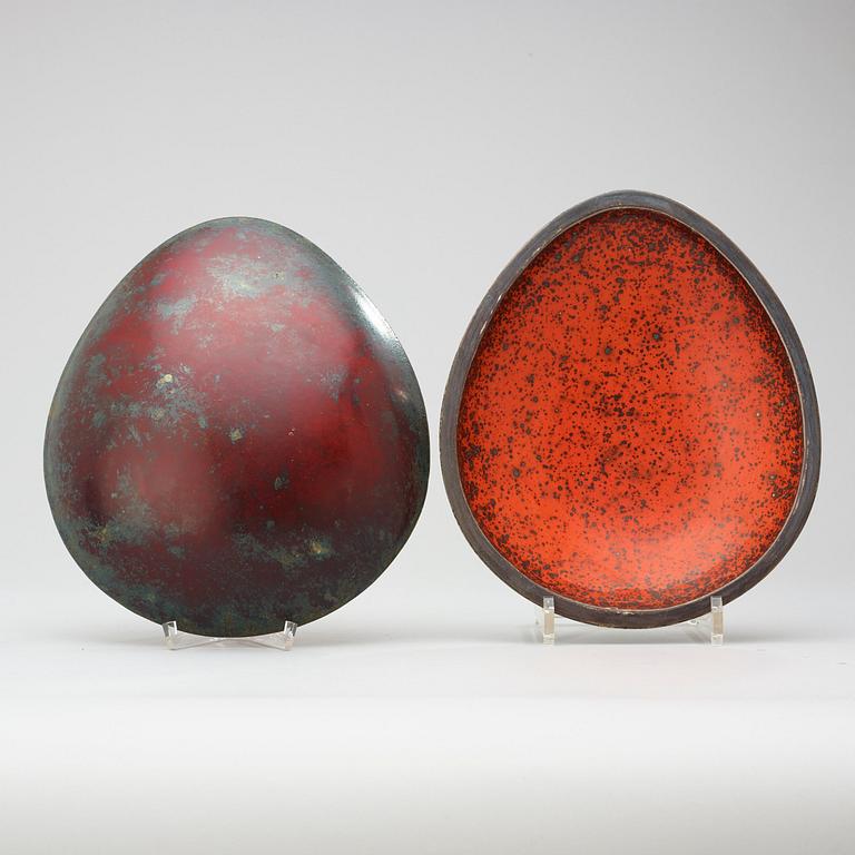 A Hans Hedberg faience box and two eggs, Biot, France.