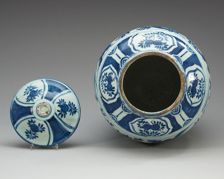 A large blue and white jar with cover, Ming dynasty, Wanli (1573-1620).