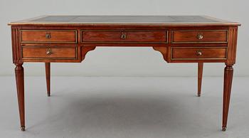 SKRIVBORD, sengustaviansk stil, 1900-talets andra hälft.