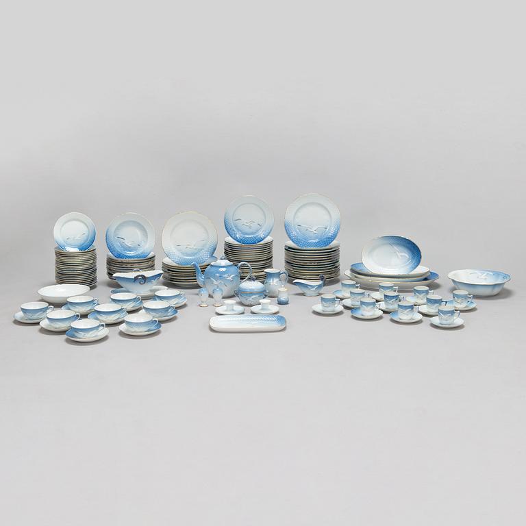 Servis, ca 117 delar, porslin, "Måsen", Bing & Gröndahl, Köpenhamn.