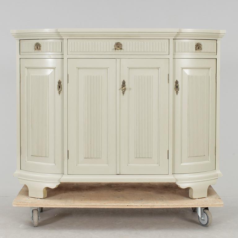 SKÄNK, gustaviansk stil, 1900-talets andra hälft.