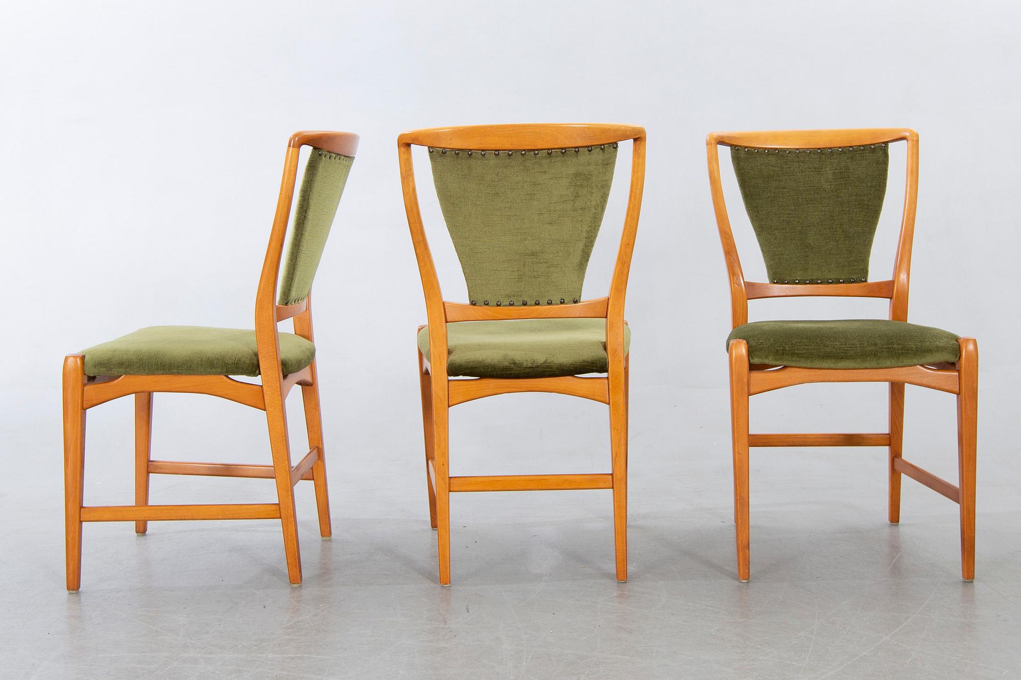 David Rosén, A table and flour chairs.