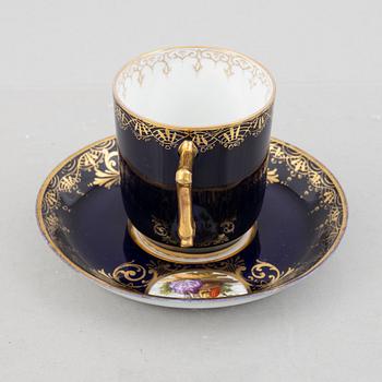 A porcelain coffee pot with a pair of cups with saucers, second half of the 19th century.