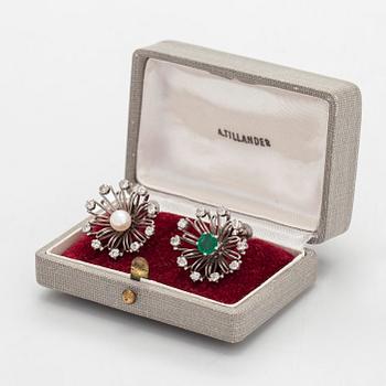 Tillander, a pair of flower earrings in platinum/palladium with octagon-cut diamonds, cultured pearls and emeralds.