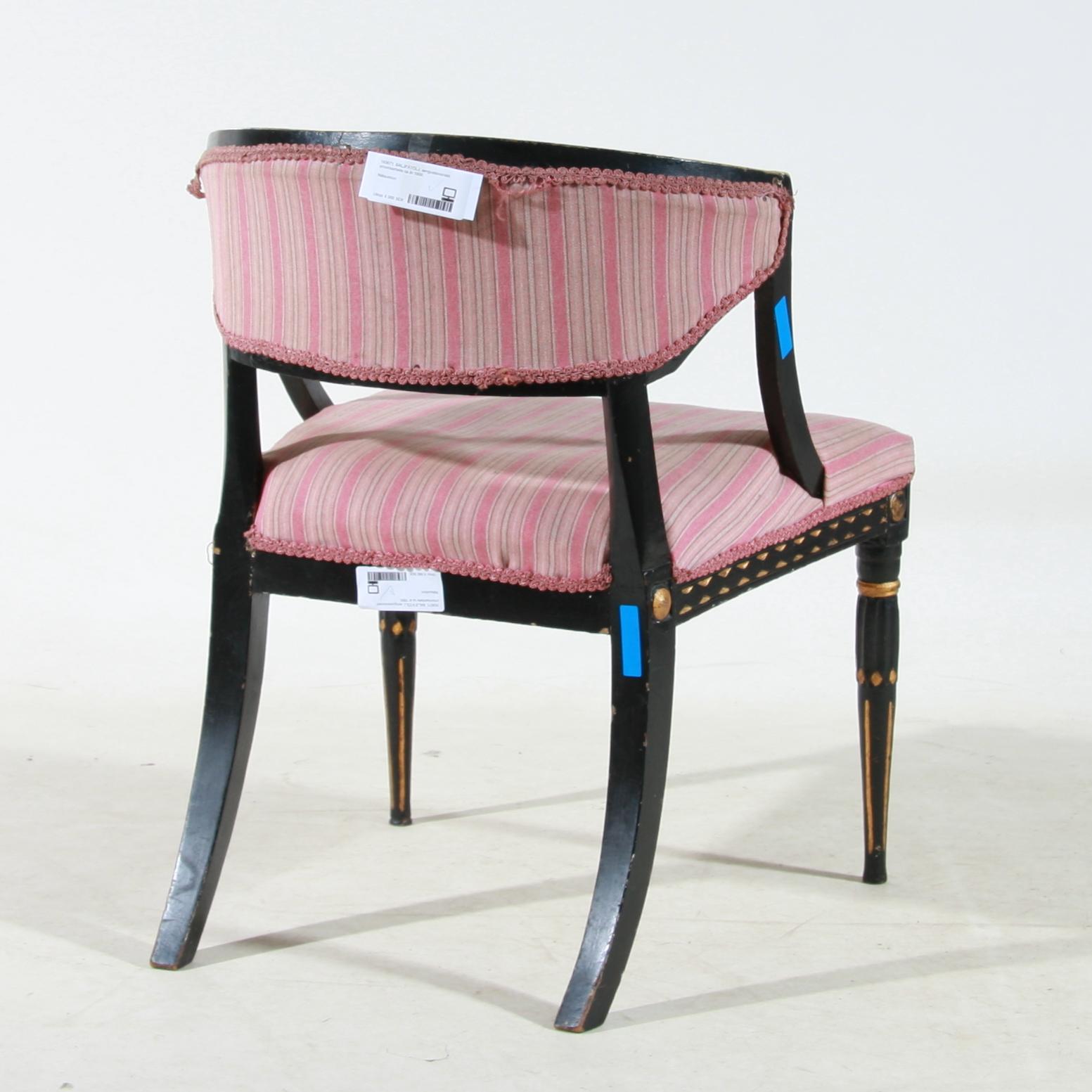 BALJFÅTÖLJ, sengustavianskt provinsarbete, omkring 1800.