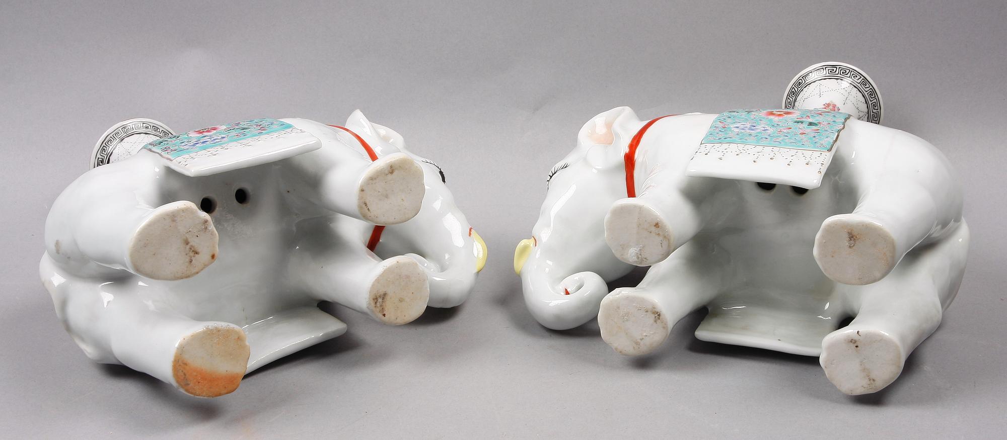 FIGURINER, ett par, porslin, Kina, 1900-tal.