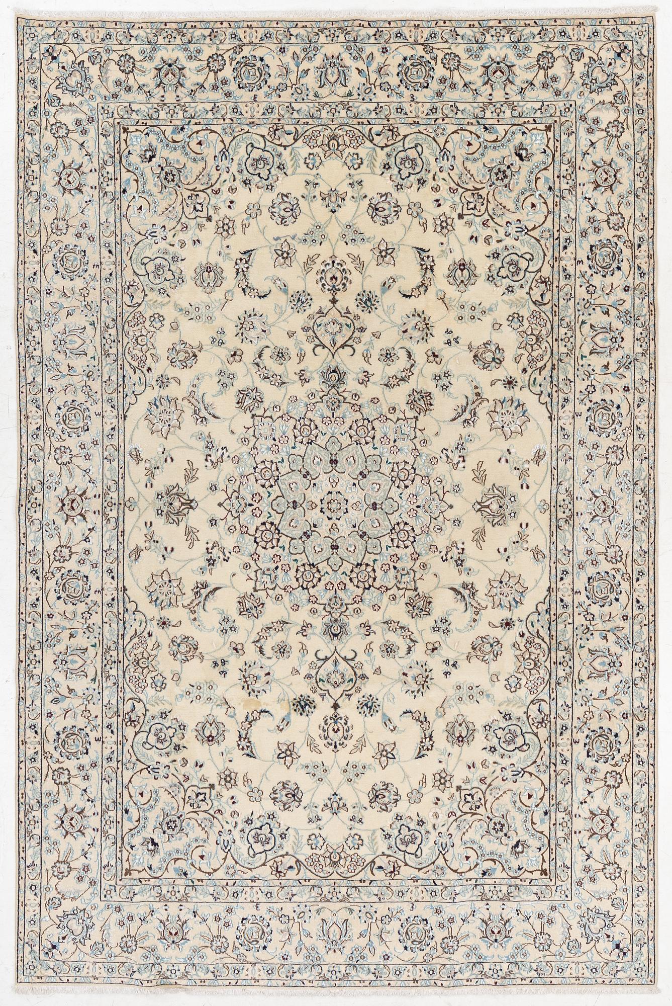 Carpet, Nain, approx. 305 x 200 cm.