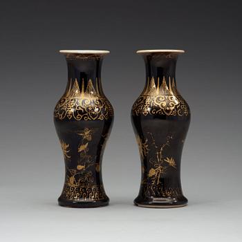 A pair of black glazed vases, late Qing dynasty, 19th Century.