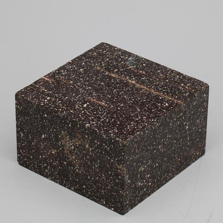 SOCKEL, porfyr, 1800-tal.