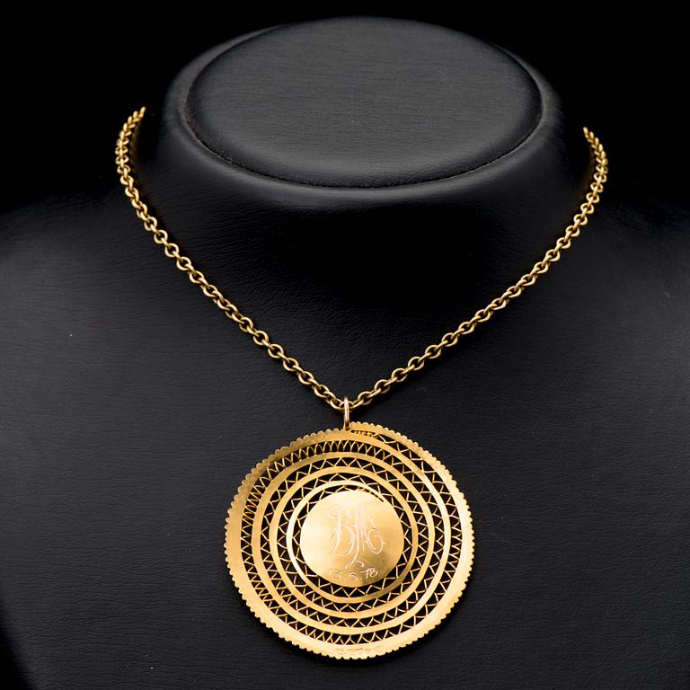 A TAPIO WIRKKALA PENDANT, "Viking pendant", 14K gold. Kultakeskus, Helsinki Finland 1969.