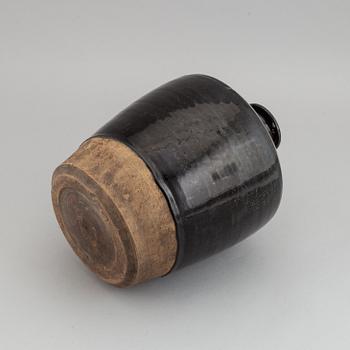 Vinkrus, "Henan"-typ glaserat stengods, songstil, 1600/1700-tal eller tidigare.