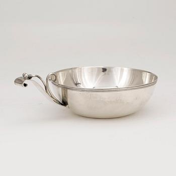 KÅSA / SKÅL, silver, K Andersson, Stockholm, 1946. Total vikt ca 142 g.