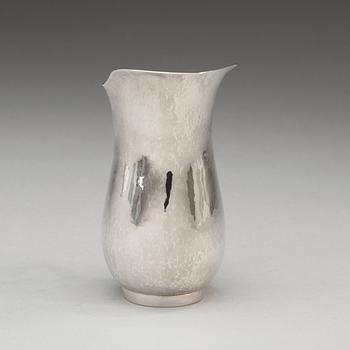A Sigurd Persson silver jug, Stockholm 1949.