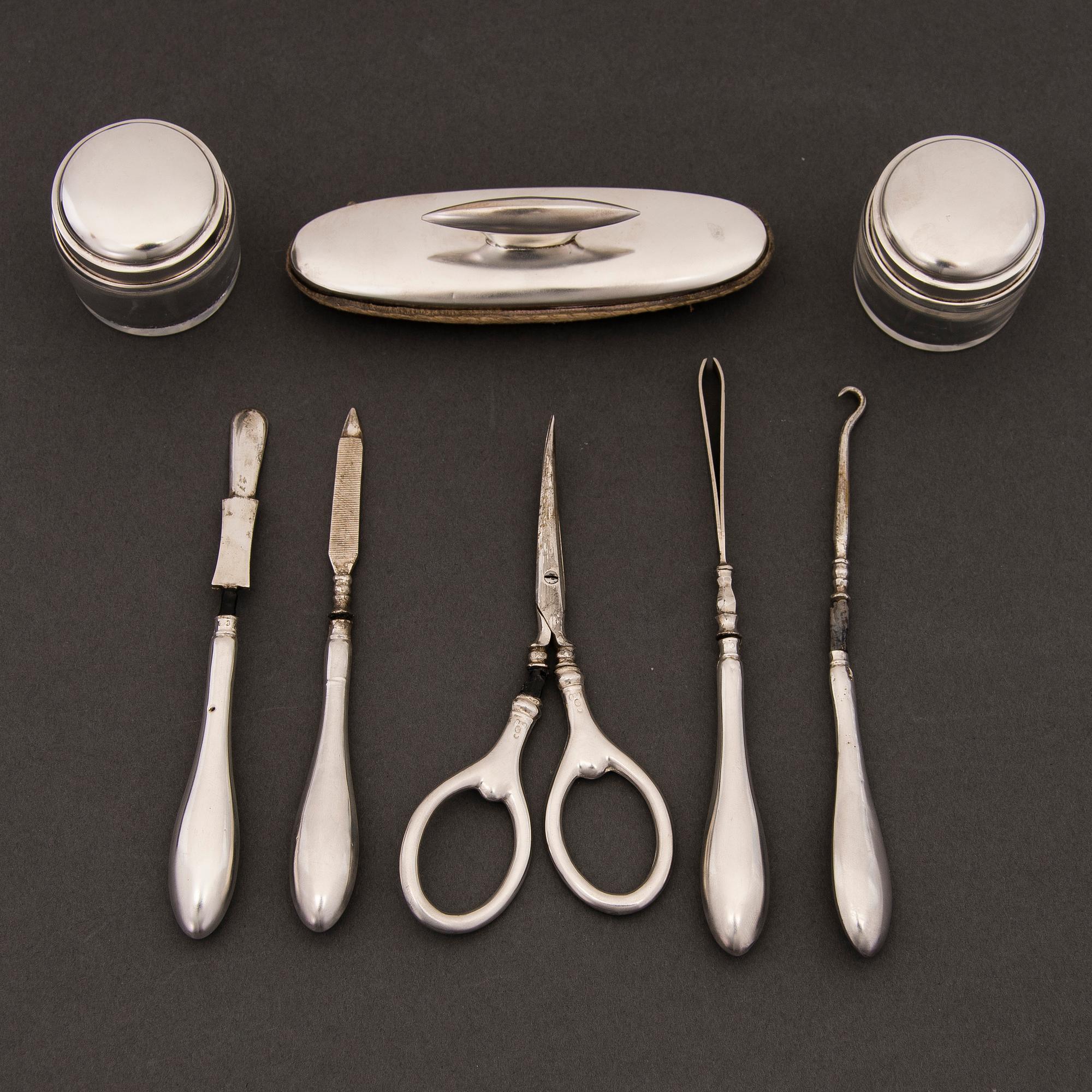 TOILETTSET, silver, 8 delar, Svenska stämplar.