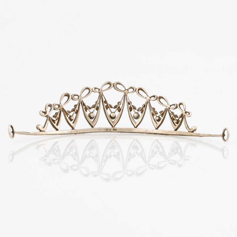 Diadem silver and paste.