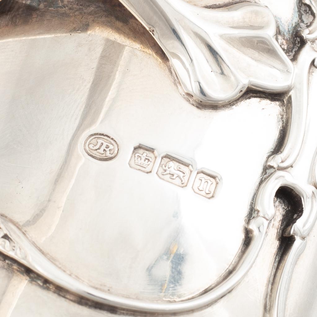 Seven pieces of English silver, different silver smiths, 1904-1936.