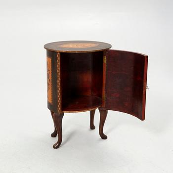 Cabinet, early 20th century.