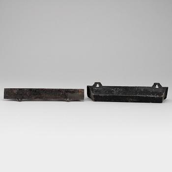 A two part cast iron umbrella stand, first half of the 19th century.