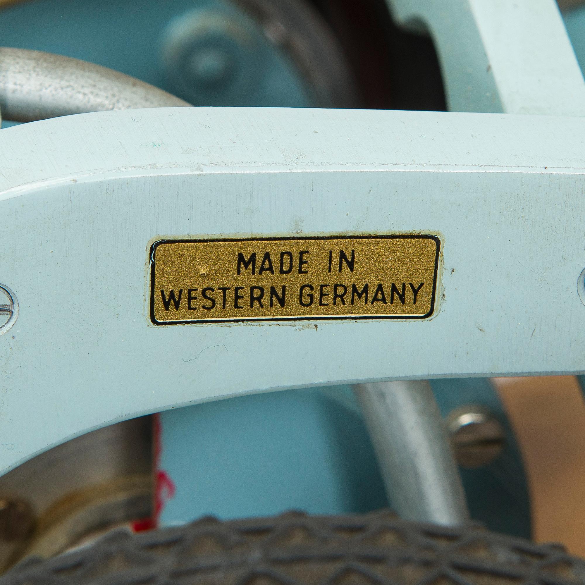 A 1960s "Höhm modelle H-D 67" teaching model, Germany.