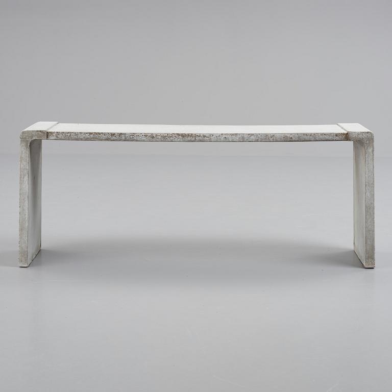 Stina Lindholm, 'Arkad', a concrete bench, Skulpturfabriken.