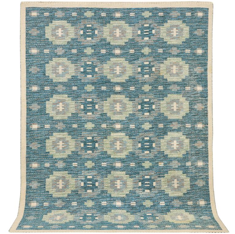 A flat weave rug, a. 196 x 141 cm.