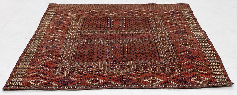 An antique Ensi Hartchloo rug, ca 145 x 130 cm.