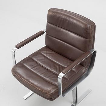 A steel and leather armchair, Collection Walter Knoll.