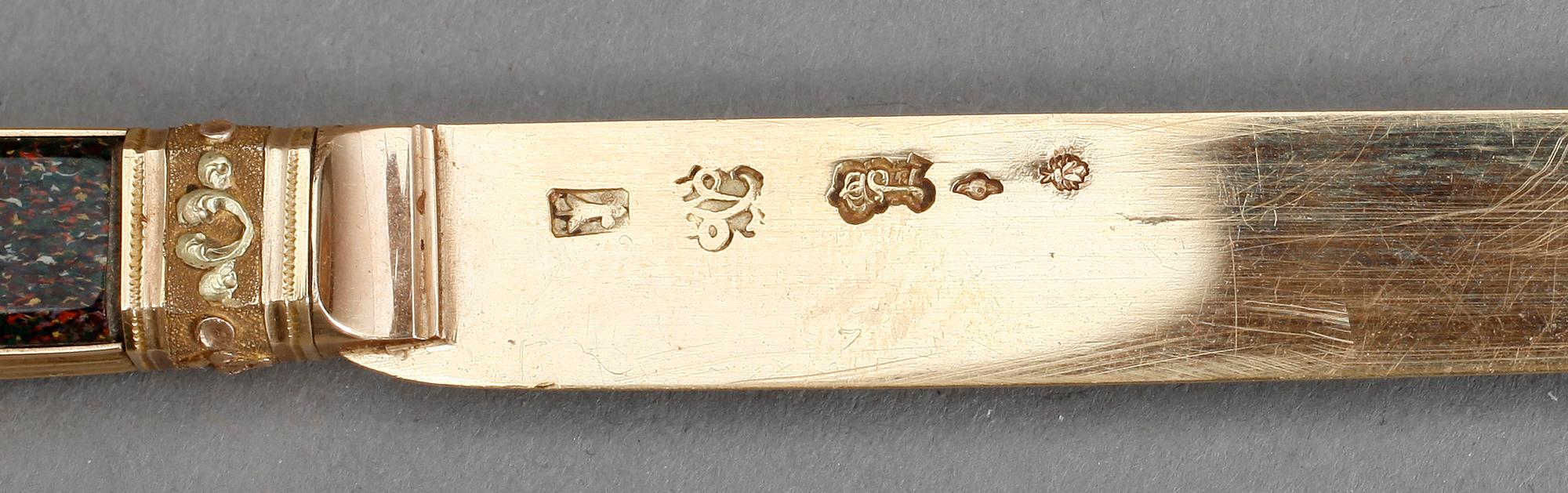 FRUKTKNIVAR, ett par, bl a guld, empire, 1800-talets första hälft.