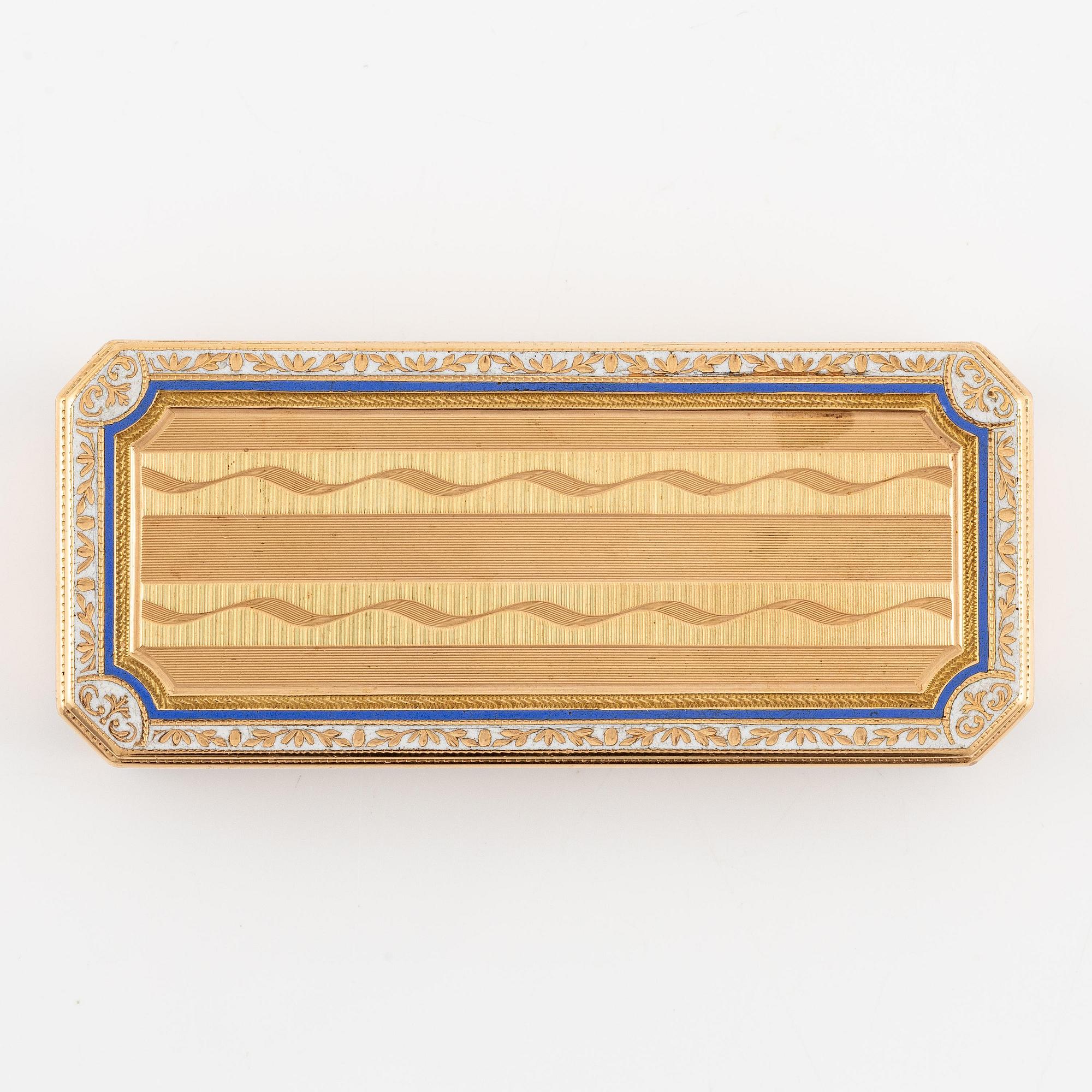 A probably early 19th century 14K gold box with enamel, probably Hanau.