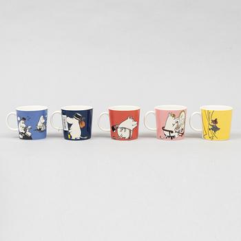 Five Moomin mugs, and a children's set, Moomin Characters, Arabia, Finland.