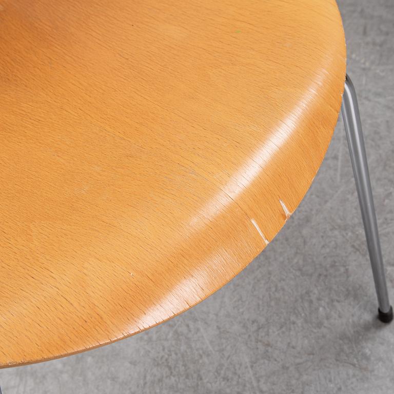 ARNE JACOBSEN, four 'Sjuan' chairs, for Fritz Hansen, Denmark, 1979.