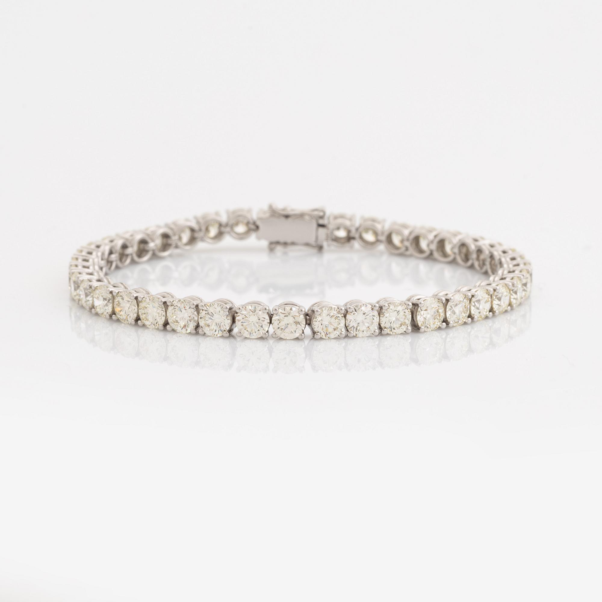 Brilliant  cut diamond tennis bracelet, total 13,01 ct.