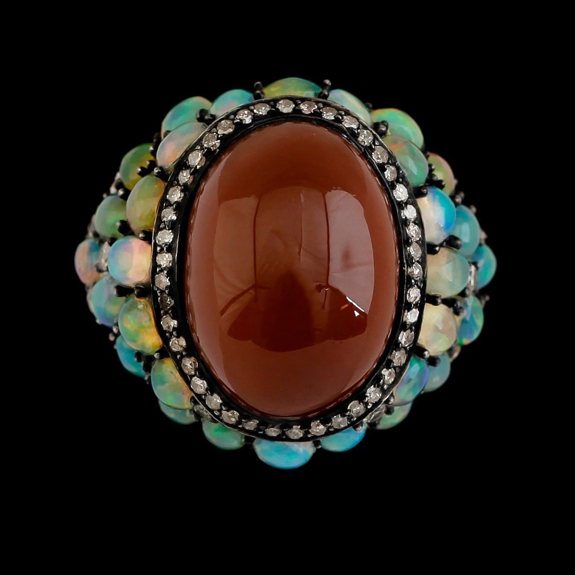RING, 18 k guld, briljantslipade diamanter tot 0.53 ct, månsten och opaler.