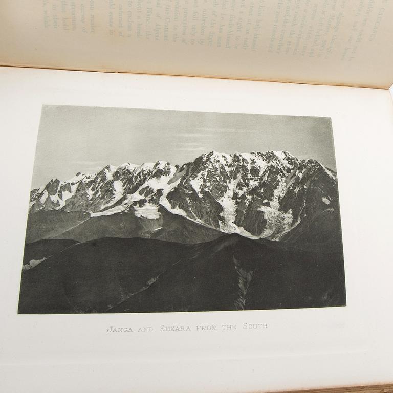 Freshfield, Douglas W.: The Exploration of the Caucasus. Förstaupplaga 1896. 2 band. Fotograf Vittorio Sella.