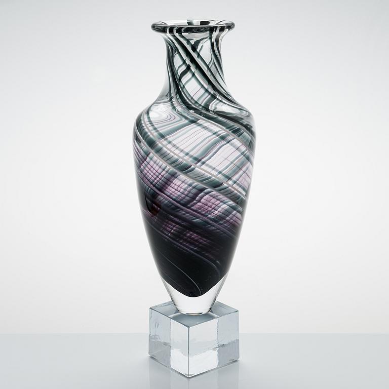 TARU SYRJÄNEN, a vase signed Taru Syrjänen 1999 Nuutajärvi.